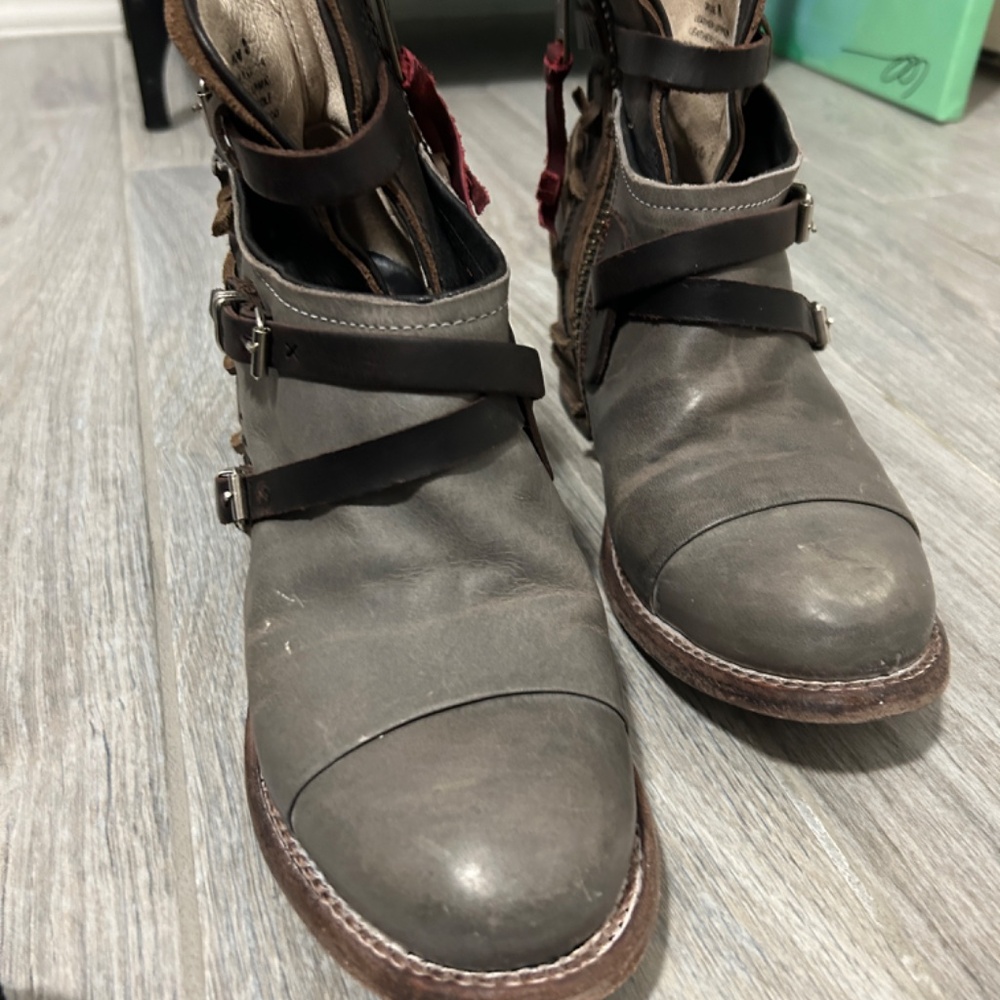 Women's FreeBird Crue Distressed Leather Ankle Boots - 8 - Picture 3 of 14